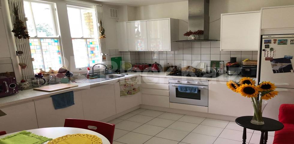 			LET , 2 Bedroom, 1 bath, 1 reception Apartment			 Hayles Building - Elliotts Row, Elephant & Castle